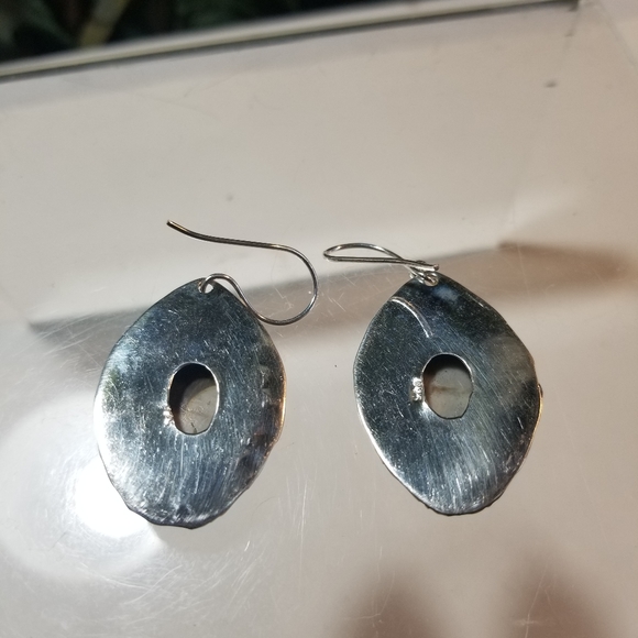 LOVELY EARRINGS - Picture 7 of 7